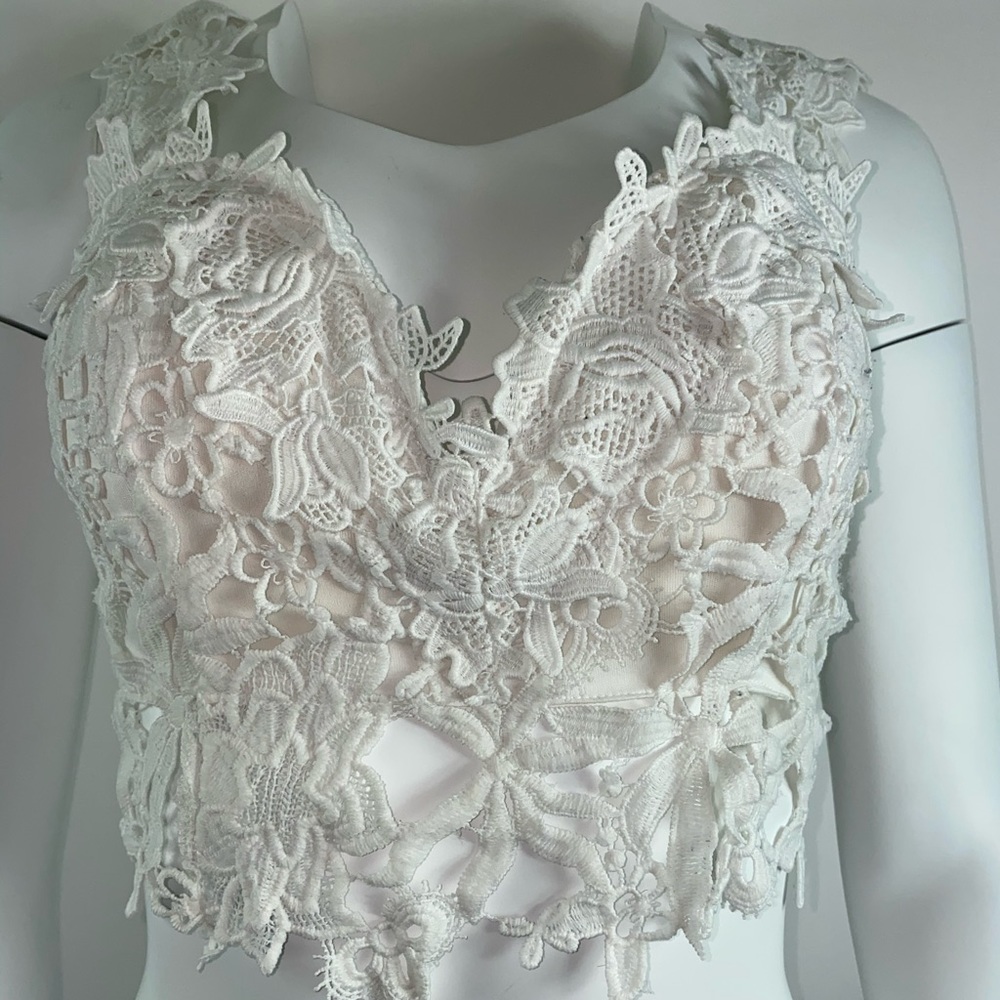 Fashion Nova white lace crop top , Size: Medium